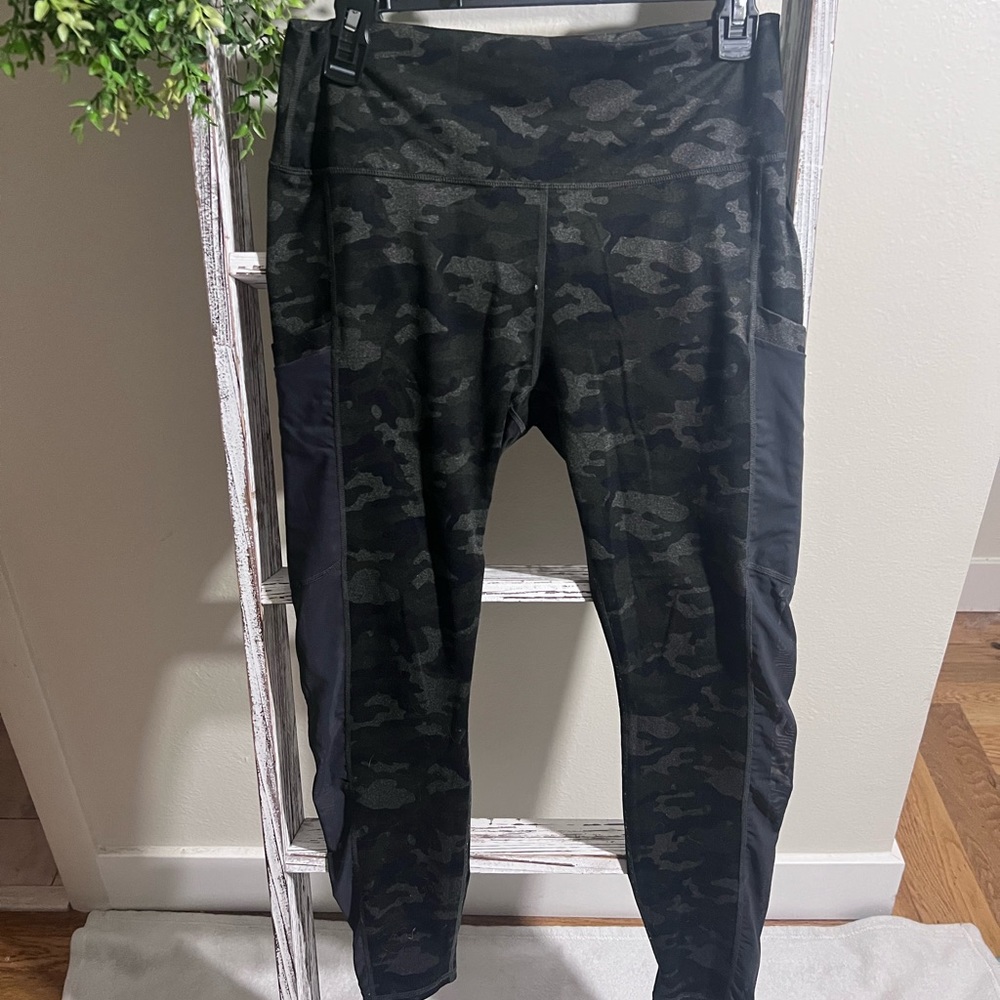 Camo Fabletics Leggings